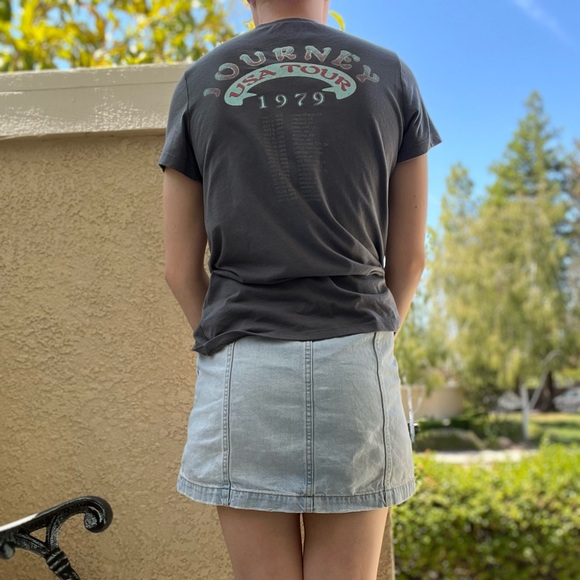 Journey 1979 Graphic Tee - Picture 3 of 4